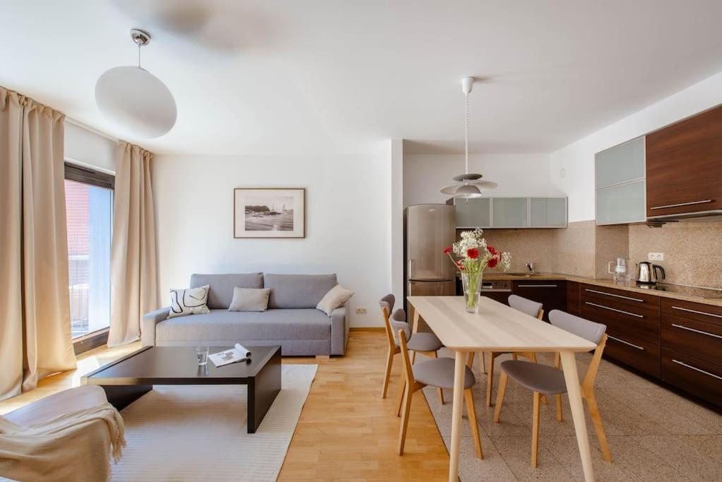 Wygodny Apartament Przy Dworcu クラクフ エクステリア 写真