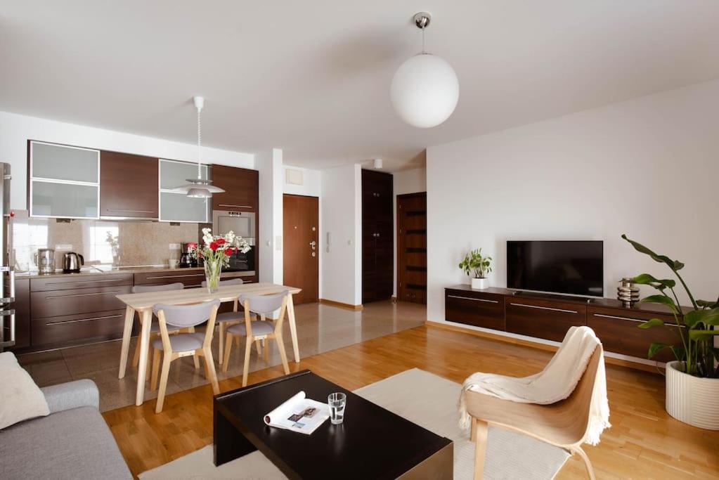 Wygodny Apartament Przy Dworcu クラクフ エクステリア 写真