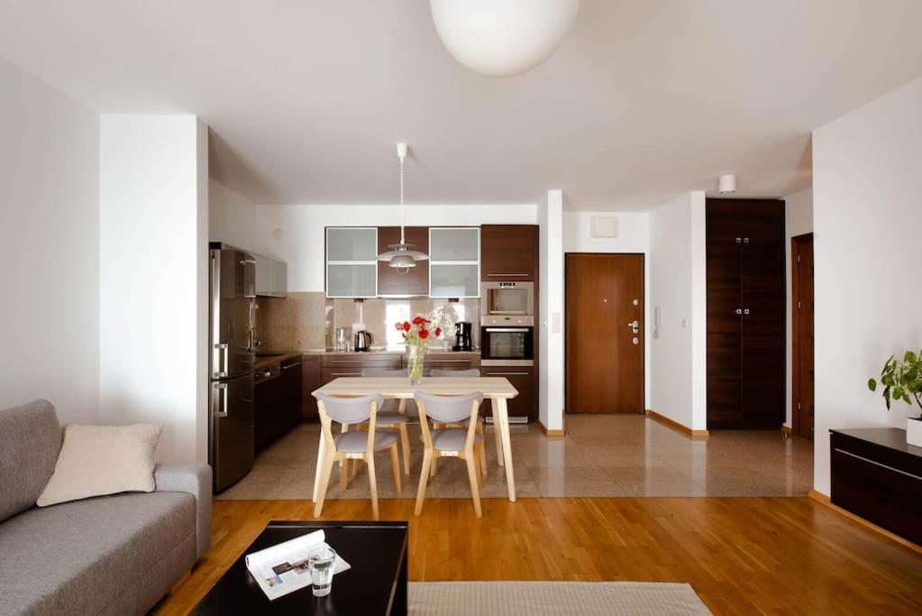 Wygodny Apartament Przy Dworcu クラクフ エクステリア 写真